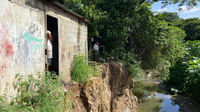 casas en riesgo notilara » Casas en riesgo de derrumbe en Los Olivos II