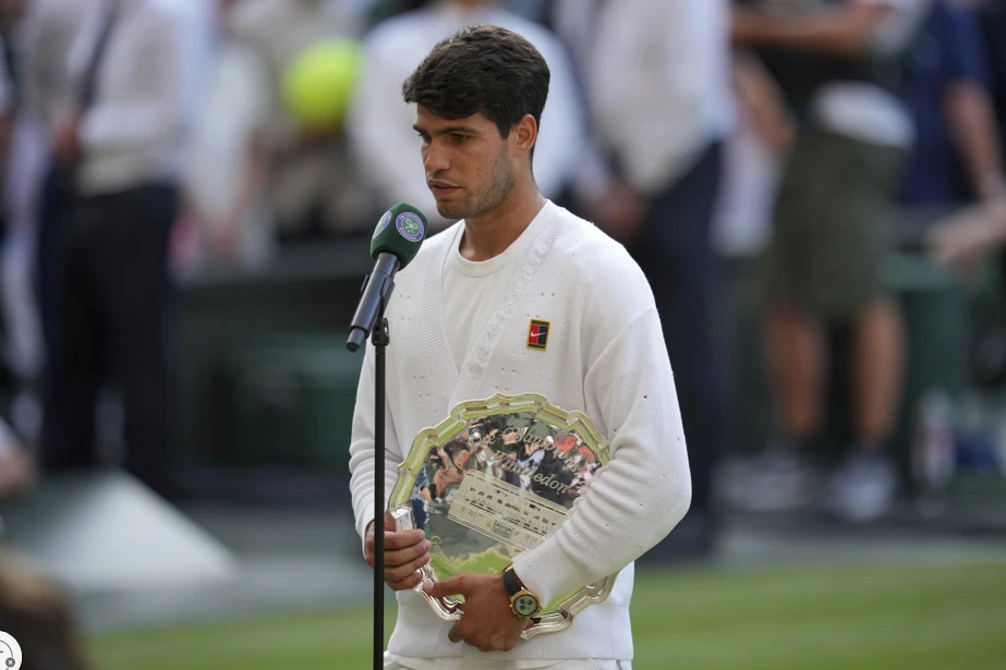 deportes alcaraz tenis notilara » Jannik Sinner vence a Carlos Alcaraz