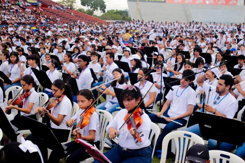 ¡Lara lo volvió a hacer! con un concierto magistral de más de 5.000 músicos el Sistema de Orquestas y Coros celebró sus 50 años » photo 2026 06 10 10 24 22 »