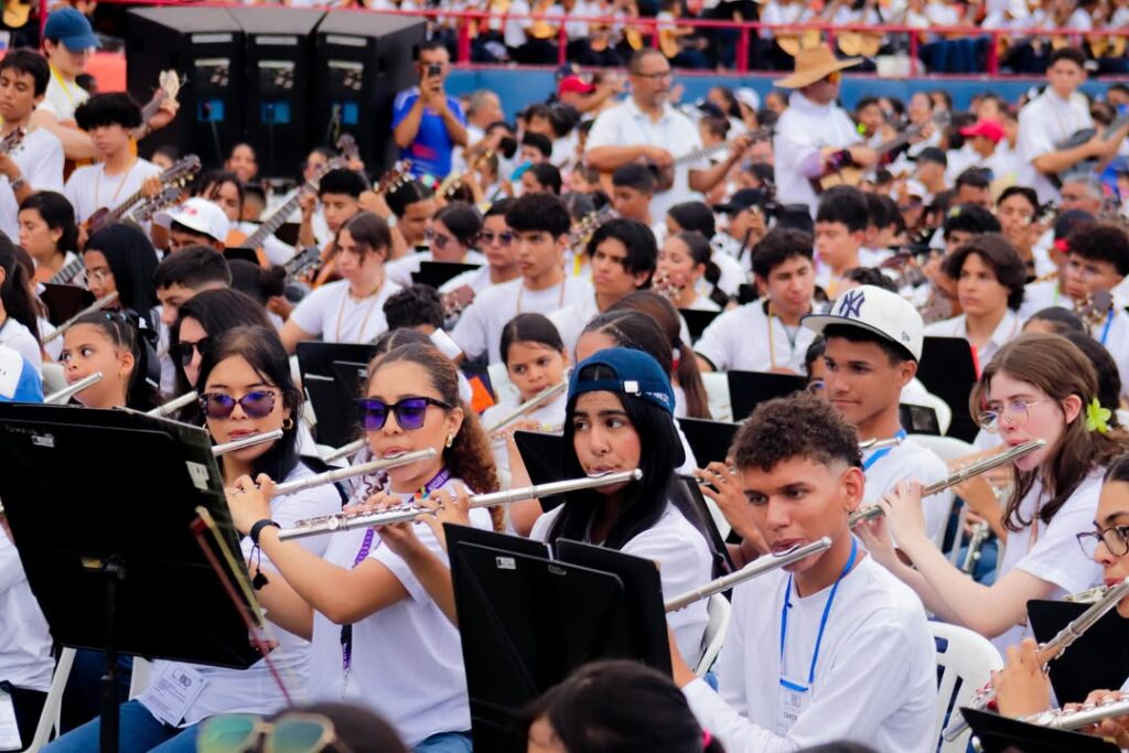 ¡Lara lo volvió a hacer! con un concierto magistral de más de 5.000 músicos el Sistema de Orquestas y Coros celebró sus 50 años » photo 2026 06 10 10 24 27 »