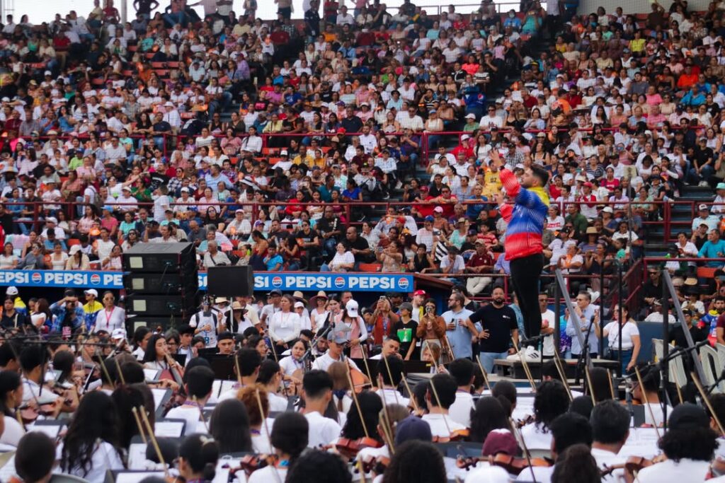 ¡Lara lo volvió a hacer! con un concierto magistral de más de 5.000 músicos el Sistema de Orquestas y Coros celebró sus 50 años » photo 2026 06 10 10 24 51 »