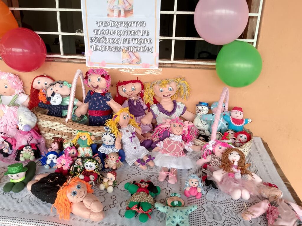 Gran despliegue creativo se vivió en el cierre del taller de muñecas de trapo realizado por 20 mujeres en Yucatán en la zona norte de Barquisimeto » photo 2026 06 12 22 56 20 »