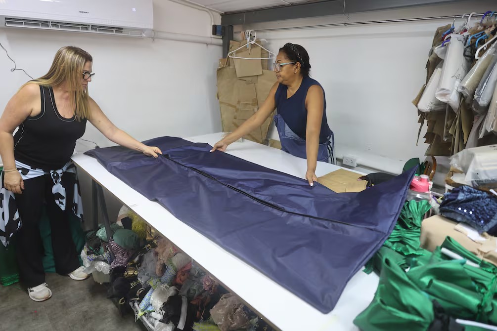 De la Alta Costura a la Solidaridad Diseñadora Venezolana Transforma su Taller en Centro de Ayuda tras Terremotos » photo 2026 07 19 14 00 54 »