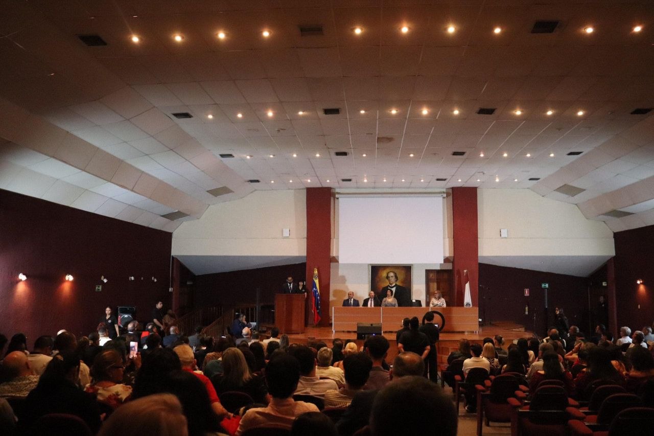 La Universidad Fermín Toro hace historia al graduar a la primera cohorte del diplomado en maracas venezolanas » photo 2026 09 16 22 23 56 »
